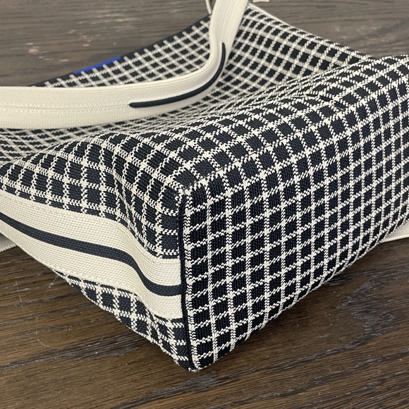 Rothy’s bucket bag - Picture 4 of 11